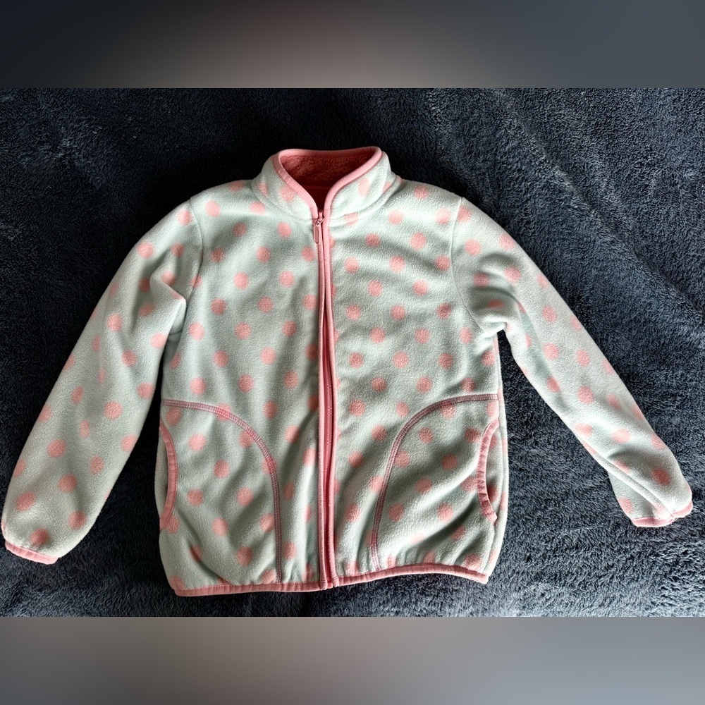 Soft and fuzzy polka dot fleece sweater with full zipper size 130or 8T blue pink
